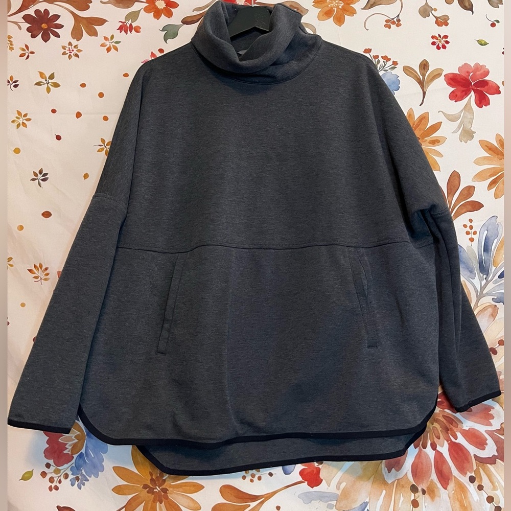 The North Face Womens S Oversized Dark Grey Kangaroo Pouch Slacker Poncho Winter